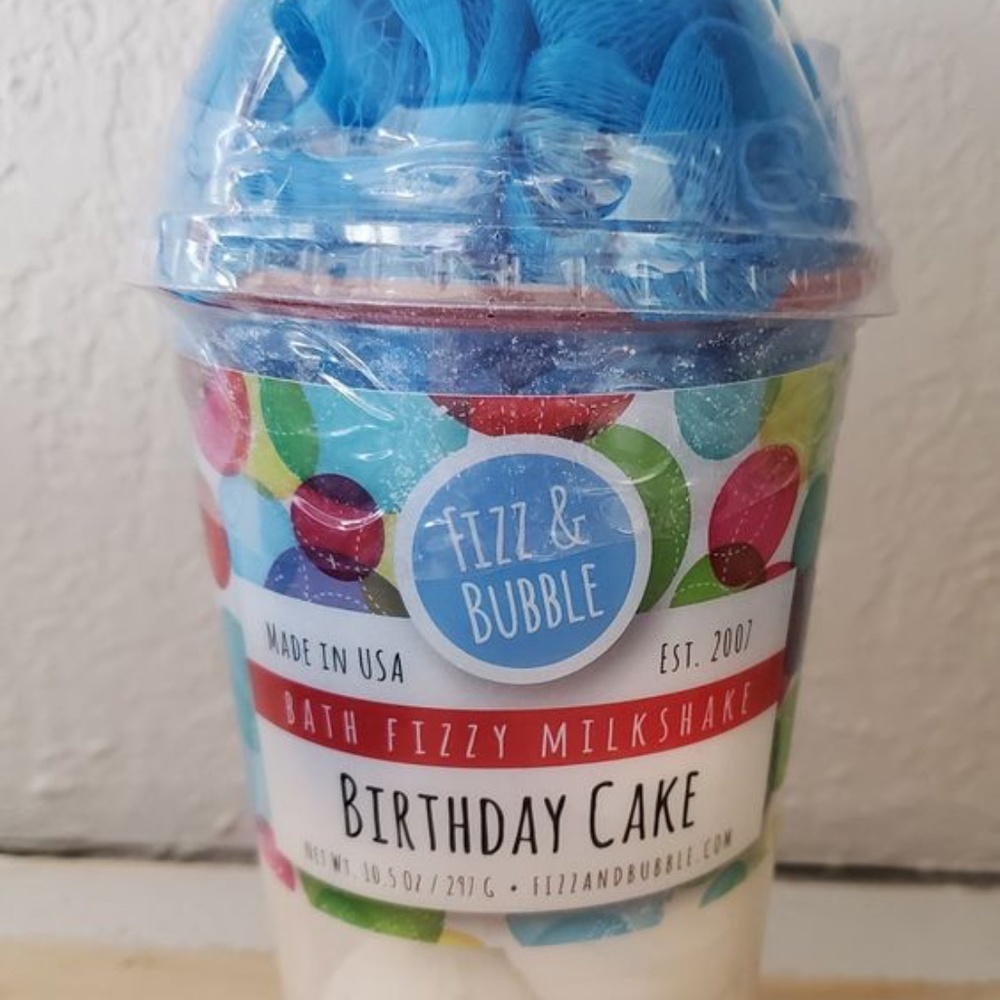 FIZZ & BUBBLE BATH FIZZY MILKSHAKE BIRTHDAY CAKE